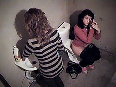 Sexy amateur fixes her make up on toilet